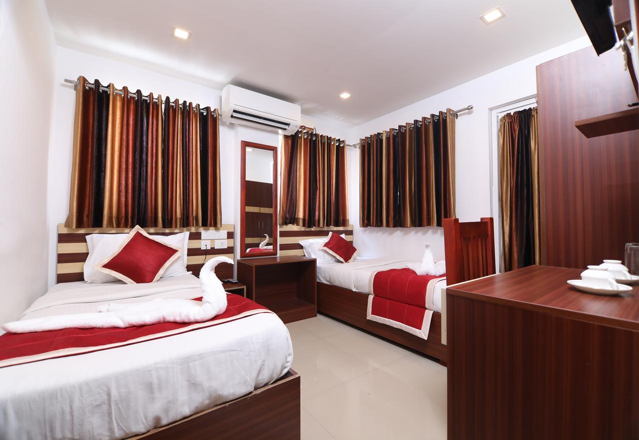 Oyo 18604 Puthens Capitol Inn Kochi Exterior foto